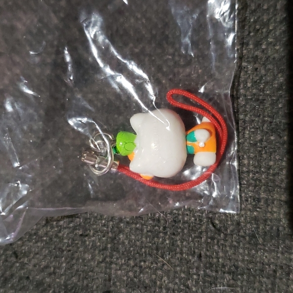 Hello Kitty Figure Charm - Picture 2 of 4